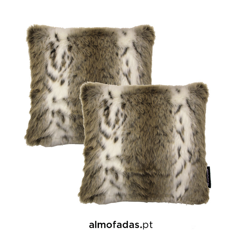 LOT 2X COUSSINS FURRY FAUX